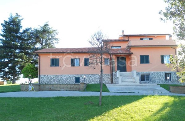 casa indipendente in vendita a Farnese