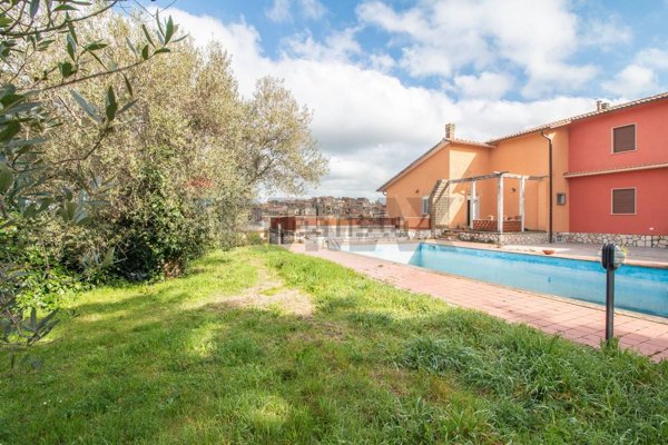 casa indipendente in vendita a Farnese