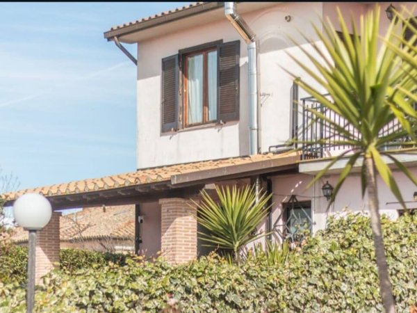 casa indipendente in vendita a Farnese