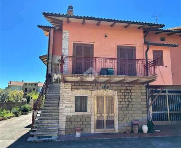 casa indipendente in vendita a Farnese