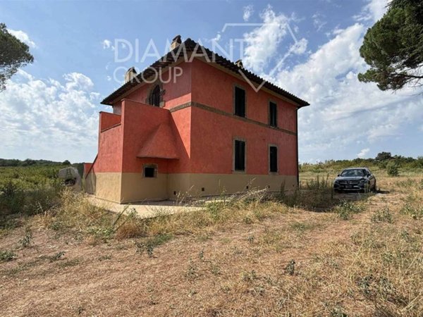 casa indipendente in vendita a Farnese