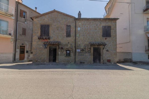 casa indipendente in vendita a Farnese