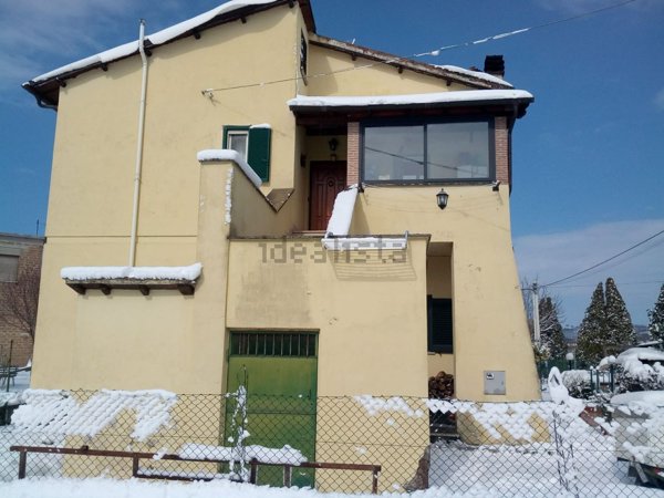 casa indipendente in vendita a Gallese