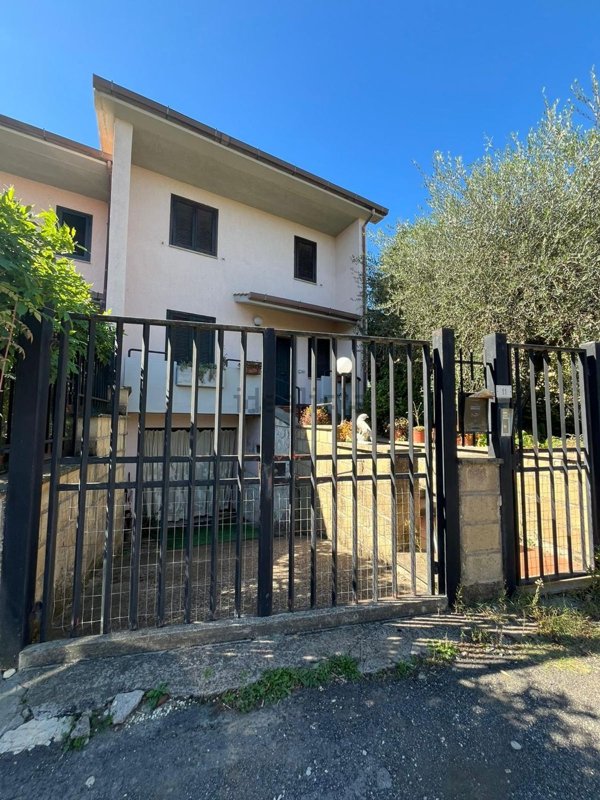 casa indipendente in vendita a Gallese