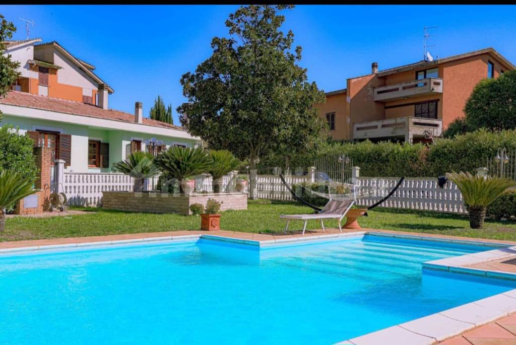 casa indipendente in vendita a Gallese