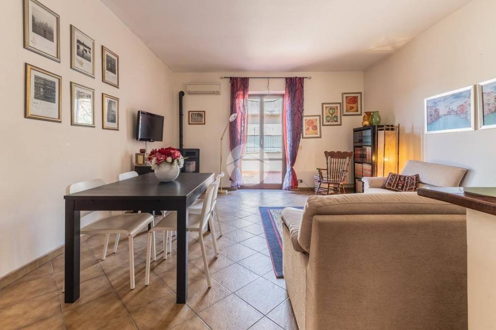 casa indipendente in vendita a Gallese