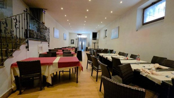 locale commerciale in vendita a Gallese