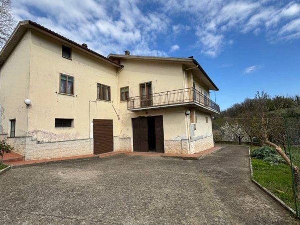 casa indipendente in vendita a Gradoli
