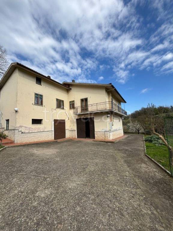 casa indipendente in vendita a Gradoli