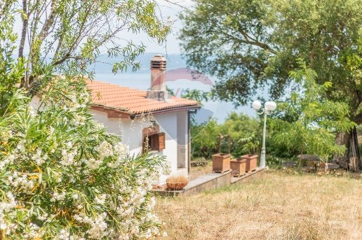 casa indipendente in vendita a Gradoli