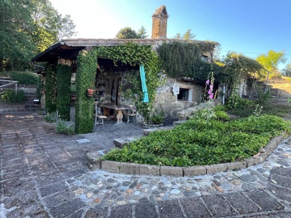 locale di sgombero in vendita a Gradoli in zona Cantoniera
