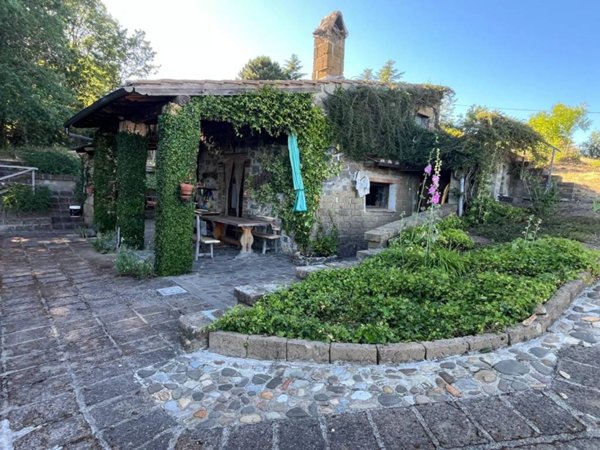 casa indipendente in vendita a Gradoli in zona Cantoniera