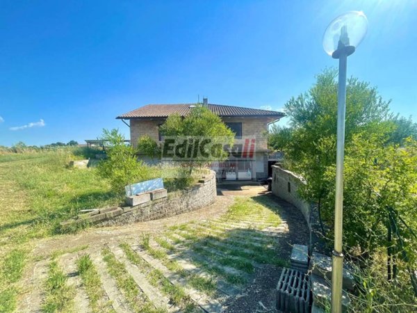 casa indipendente in vendita a Graffignano in zona Sipicciano
