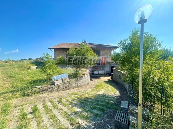 casa indipendente in vendita a Graffignano in zona Sipicciano