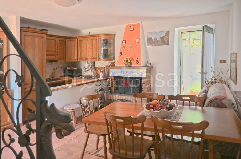 casa indipendente in vendita a Graffignano in zona Sipicciano