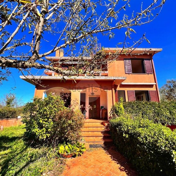 casa indipendente in vendita a Graffignano in zona Tardani