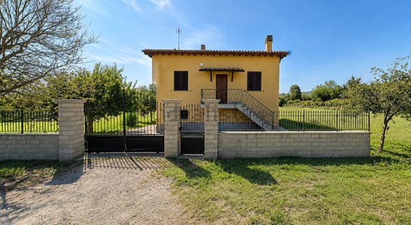 casa semindipendente in vendita a Graffignano in zona Sipicciano