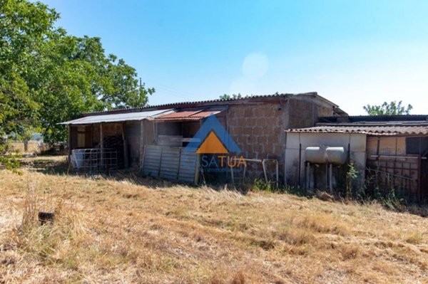 locale commerciale in vendita a Graffignano in zona Pisciarello