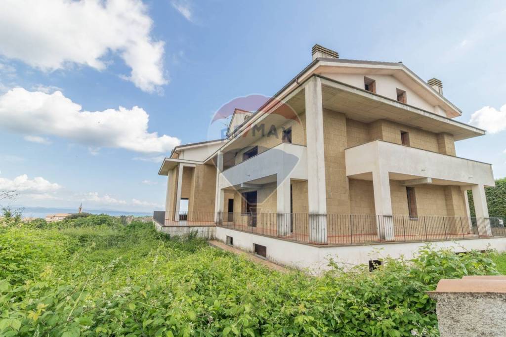 casa indipendente in vendita a Grotte di Castro