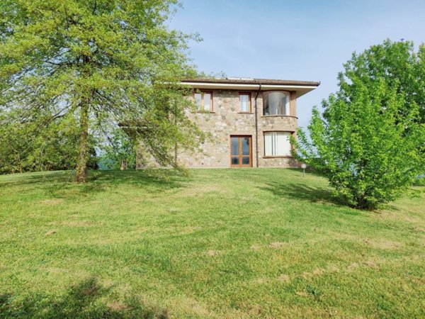 casa indipendente in vendita a Grotte di Castro