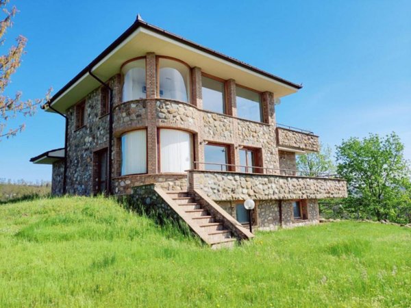 casa indipendente in vendita a Grotte di Castro