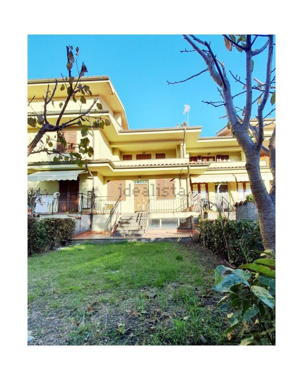 casa indipendente in vendita a Grotte di Castro