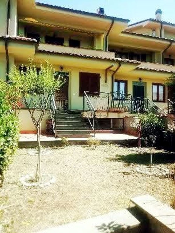 casa indipendente in vendita a Grotte di Castro