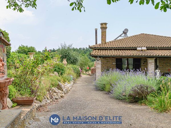 casa indipendente in vendita a Grotte di Castro