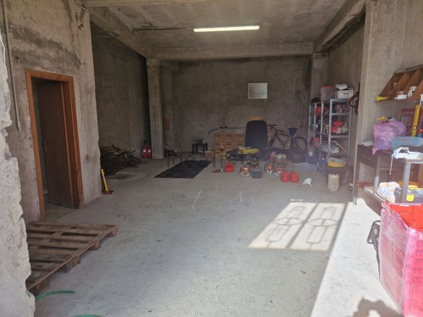 locale di sgombero in vendita a Grotte di Castro