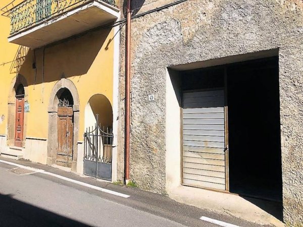 locale di sgombero in vendita ad Ischia di Castro