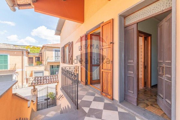 casa indipendente in vendita ad Ischia di Castro