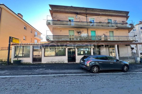 negozio in vendita ad Ischia di Castro