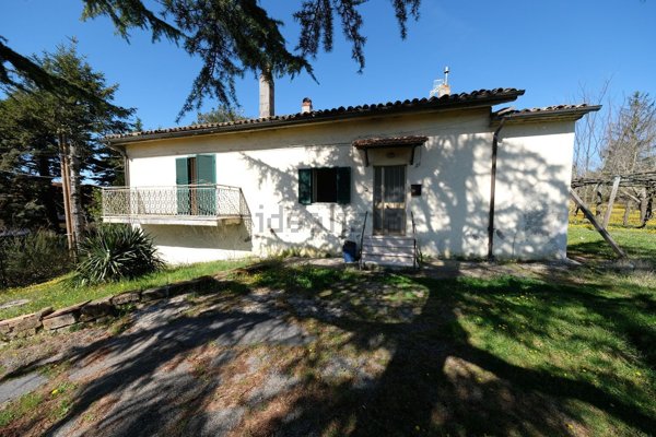 casa indipendente in vendita a Latera