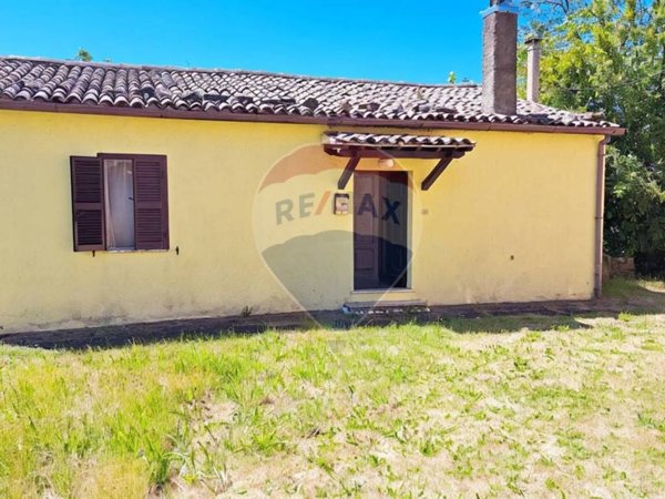 casa indipendente in vendita a Latera