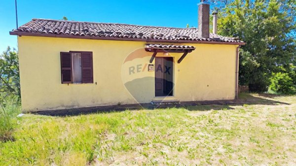 casa indipendente in vendita a Latera