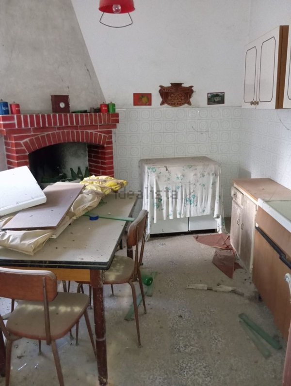 casa indipendente in vendita a Latera