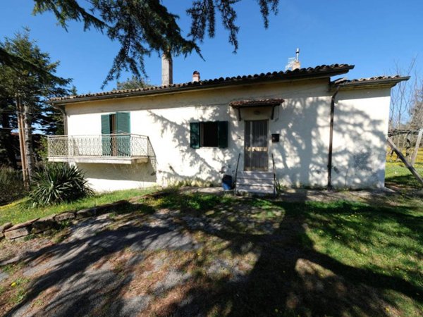 casa indipendente in vendita a Latera