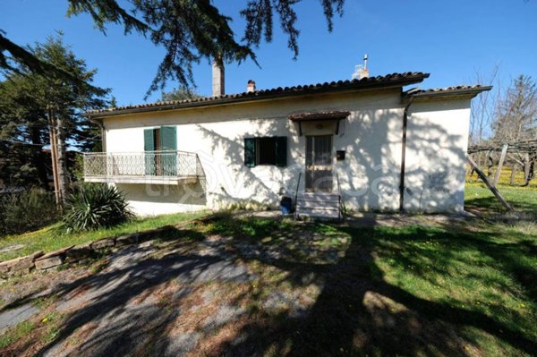 casa indipendente in vendita a Latera