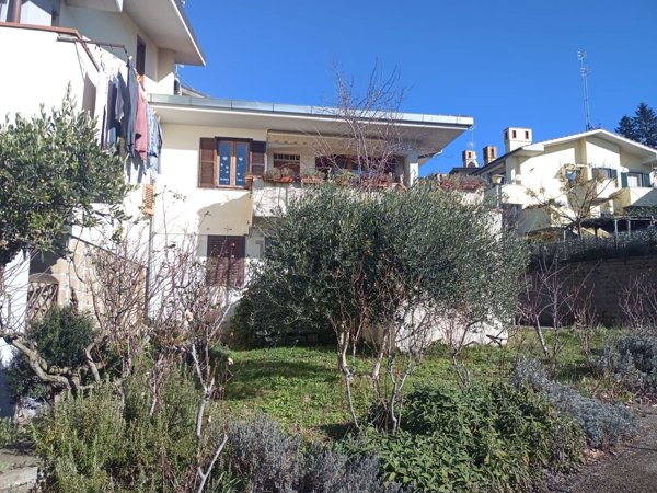 casa indipendente in vendita a Latera