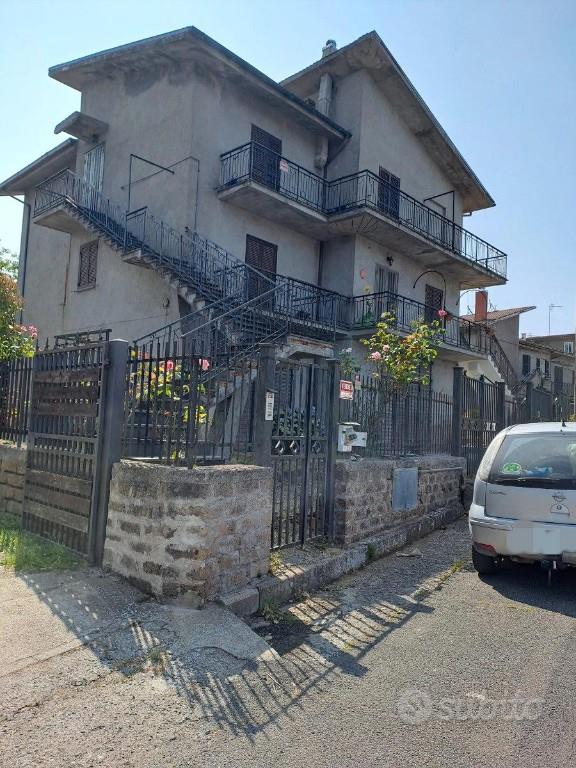 casa indipendente in vendita a Latera