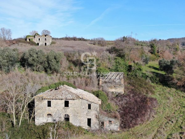 casa indipendente in vendita a Latera