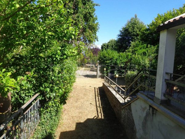 casa indipendente in vendita a Lubriano