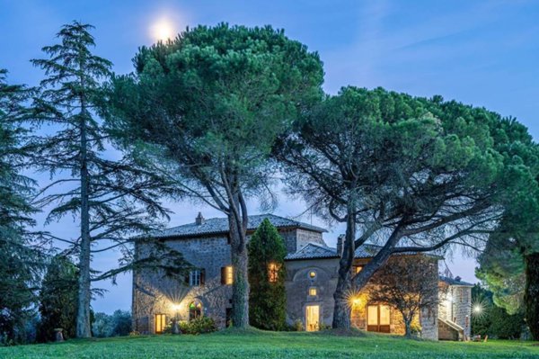 casa indipendente in vendita a Lubriano