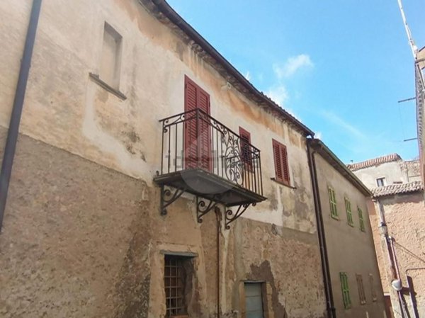 casa indipendente in vendita a Lubriano