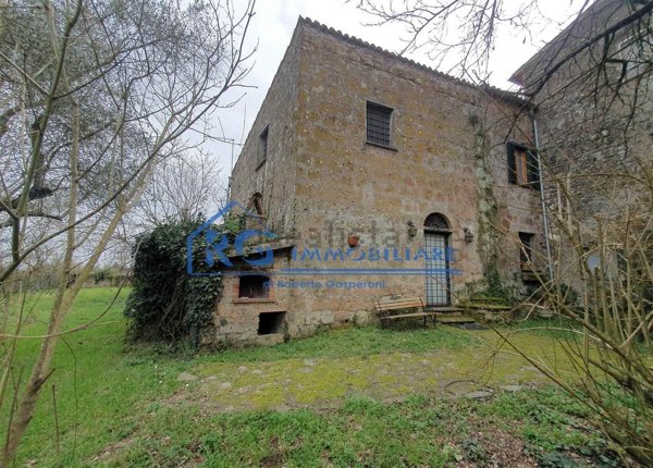 casa indipendente in vendita a Lubriano