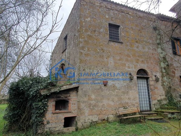 casa indipendente in vendita a Lubriano