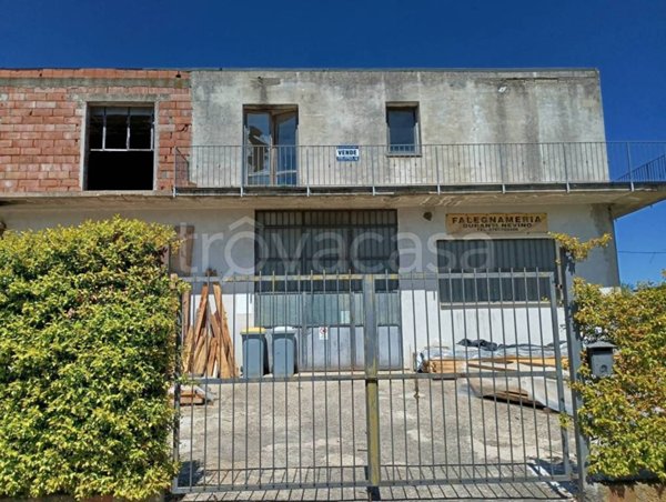 locale commerciale in vendita a Lubriano