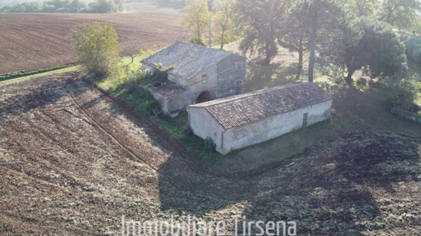 casa indipendente in vendita a Lubriano