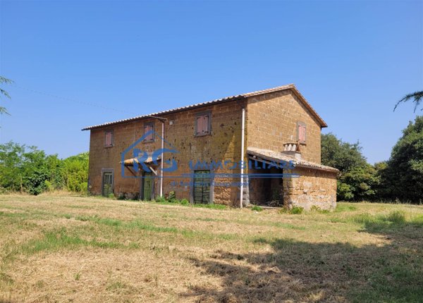 casa indipendente in vendita a Lubriano