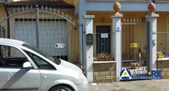 casa indipendente in vendita a Marta
